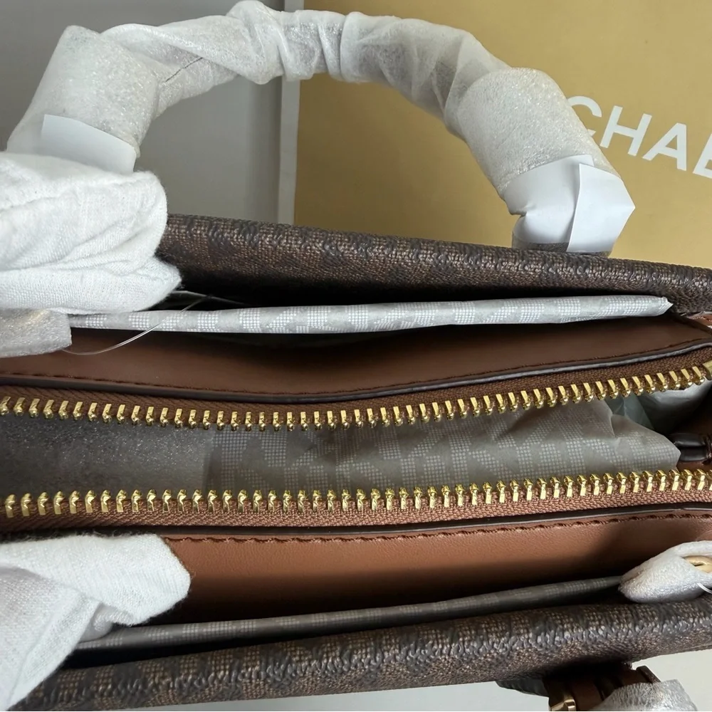 NWT Michael Kors Small Signature Logo Messenger - Picture 6 of 12